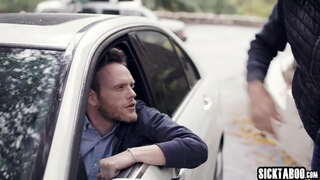 ���र्म बेबे चूसा और कड़ी मेहनत में तंग बिल्ली