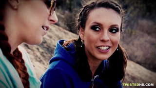 ���ድሚያ የሚሰጡዋቸውን ላይ slut ጋር የእሷ fucking አዳዲስ ስሪቶች