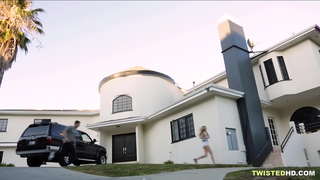 Fucking boyfriend fhad &#039; s a mom a bheir a-steach? Nice!