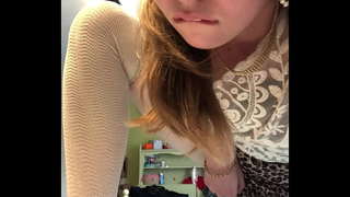 русокоса masturbates во здолниште