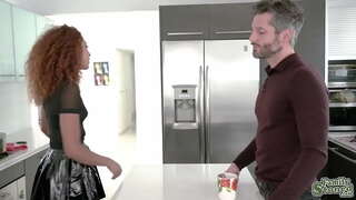 Ӓтявел негритянка ӹдӹрвел бриксли бенц тау, тӹдӹ кышкыжеш дӓ тӹдӹ членӹшкӹ шарныдыме сексуально обслюнявливать