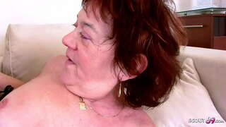 EXTREM STARÁ ZRZKA, ZRALÉ CHYTIT MASTURBOVAT A SVÉST SEX MLADÝ KLUK