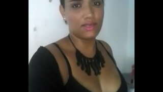 Раганосец выйшаў з сябрамі і пакінуў заганная жонка ў ваннай сэксі шлюха