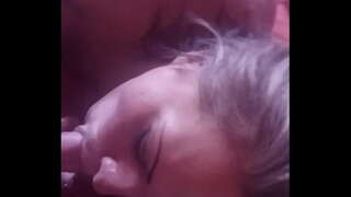 Mexicana madura rubia nalgona tragando זרע.