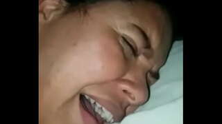 Coroa dando ម៌អ៊ី gozando