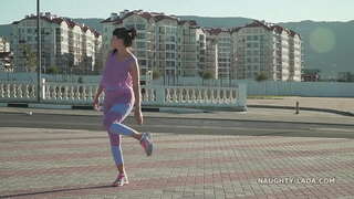 Ikus-bidez gamelu-behatz leggings eta gardena tank top