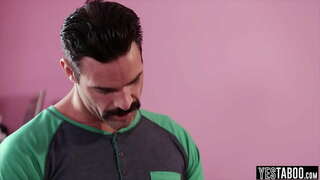 Letný Deň v prdeli jej stepdad