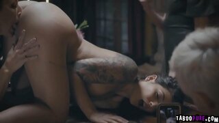 Gina භුක්ති විඳිමින් සතුටු විසින් රේගන්