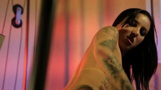 Catra убеждает personal trainer сделать тренировки немного теплее