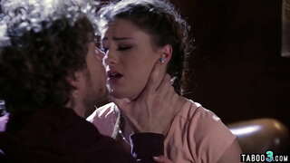 ���ासूसी का आदेश देने की लड़कियां को संतुष्ट करने के लिए उसे जेल से बचने के लिए