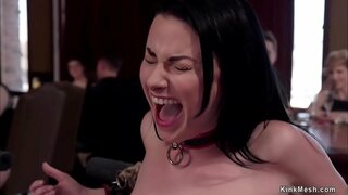 Главная рабыня Верука Джеймс направляет рабыню-стажерку Сабрину Бэнкс в качестве сервисной шлюшки, и они жестко трахаются и подчиняются на оргии БДСМ-вечеринки на верхнем этаже