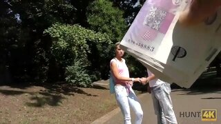 HUNT4K. Olugqibeleleyo shaved pussy kwaye ziqinile ass kuza ezandleni hunter