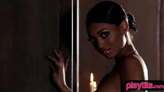 Sporty pango tamaiti titorehanga striptease wātū